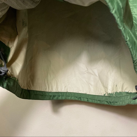 ✨SOLD✨ Patagonia | Waterproof Rain Jacket in Green - Picture 7 of 7